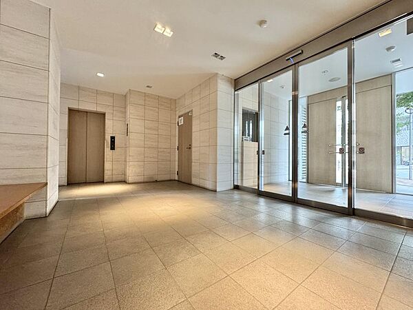 【Entrance hall】エントランスホール