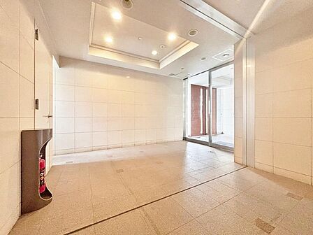 【Entrance hall】エントランスホール