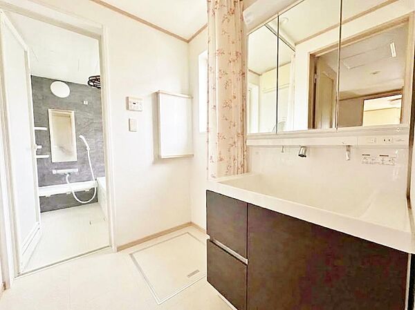 「画像処理技術で家具を消し、空室を再現しています。」【Bathroom】洗面所