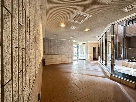 【Entrance hall】エントランスホール