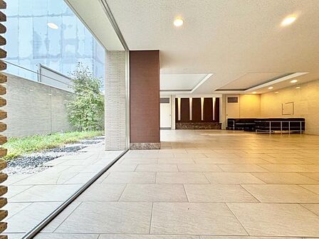 【Entrance hall】エントランスホール