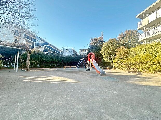 氷川台さくら公園まで約657m