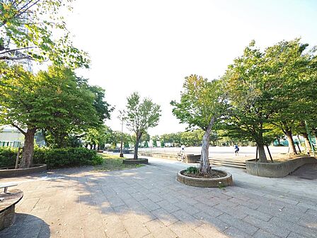 落合中央公園まで約1900m