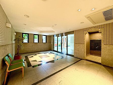 【Entrance hall】エントランスホール