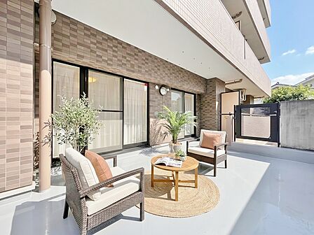 【配置してある家具や小物はCGによるイメージです】【Balcony】バルコニー