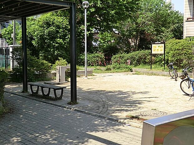 稲荷塚公園まで約721m