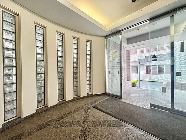 【Entrance hall】エントランスホール