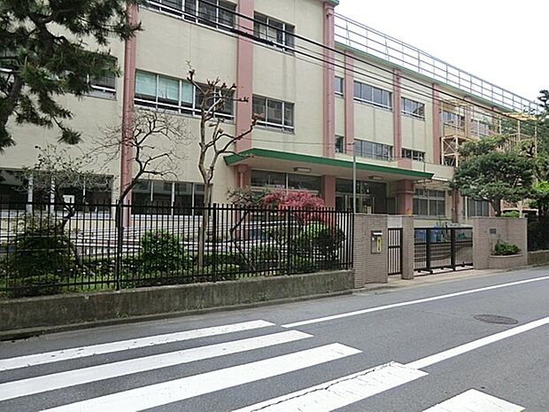 豊島区立高松小学校まで約277m