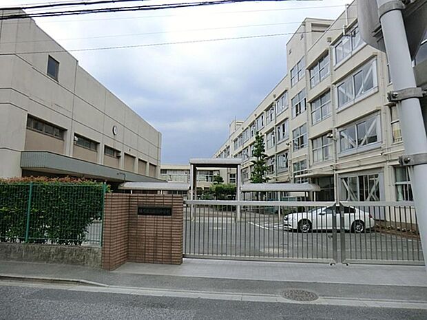 練馬区立田柄中学校まで約555m