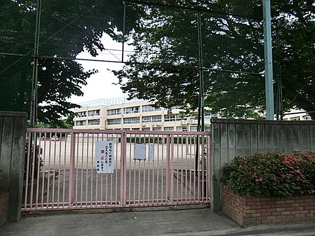 練馬区立大泉北中学校まで約217m