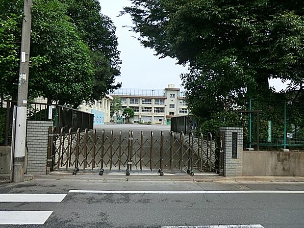 練馬区立北町西小学校まで約672m