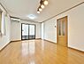リビング/ダイニング：【CGにより現状の家具など消しております。】【Livingroom】リビングルーム