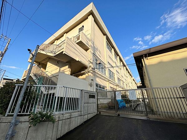 下鎌田東小学校まで約260m