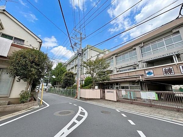 練馬区立練馬第二小学校まで約140m