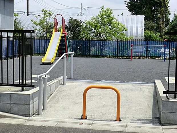 関野町エノキ公園まで約275m
