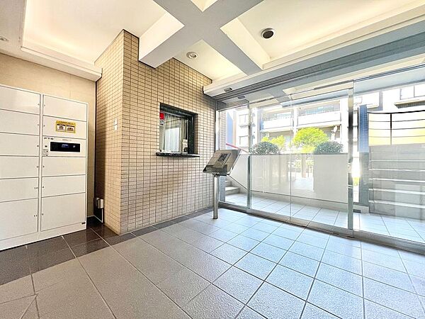 【Entrance hall】エントランスホール