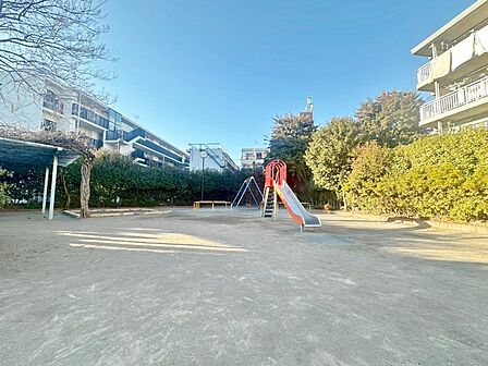 氷川台さくら公園まで約262m