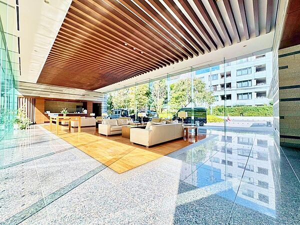 【Entrance hall】エントランスホール
