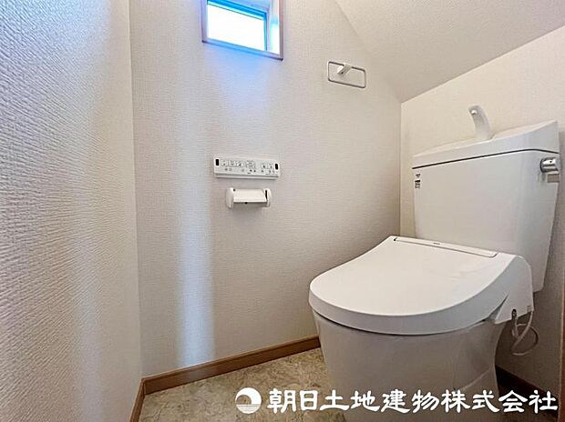 【トイレ】洗浄機能付きトイレは、便座の温かさと清潔感で、快適さを大幅に向上させてくれます。