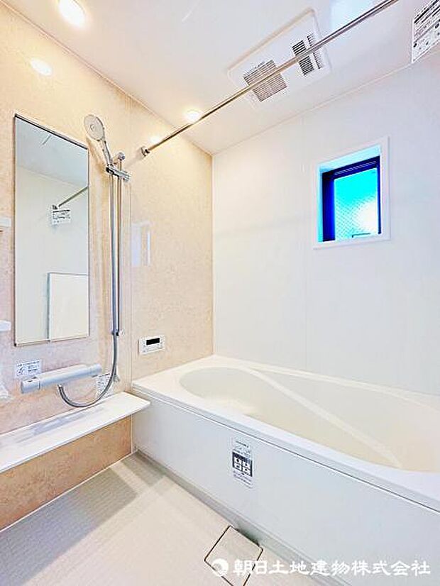 【バスルーム】一日の疲れを癒す浴室、より快適なバスタイムをお楽しみいただけます。