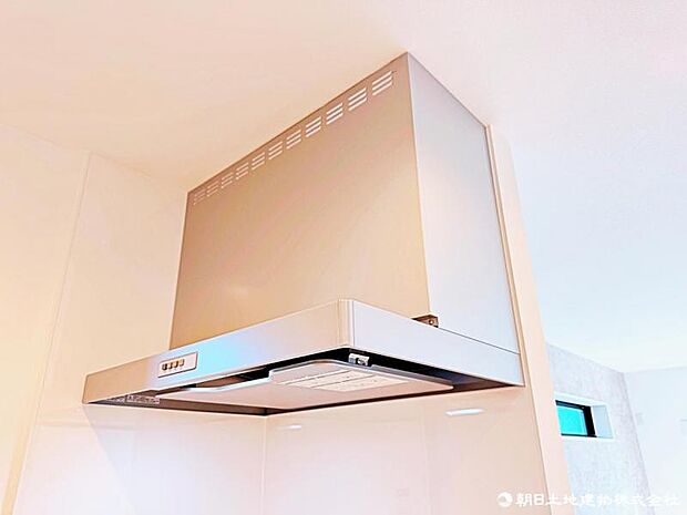 【キッチン】スタイリッシュなレンジフード、お掃除も簡単です。