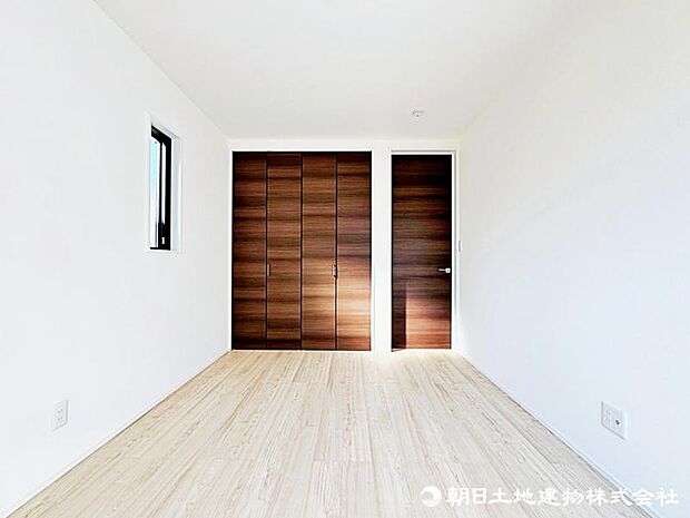 【洋室】ゆったりくつろげる、居心地の良い洋室空間。