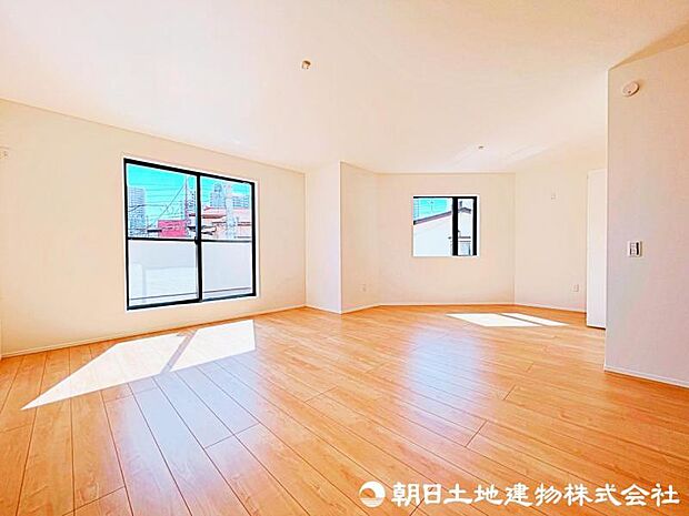 【リビング】20.2帖のLDKは、広さを活かしたデザインで開放感たっぷりです。