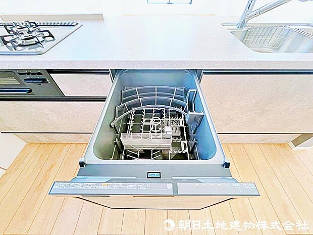 【キッチン】キッチンにすっきり溶け込む、スタイリッシュなデザインのビルトイン食洗機。