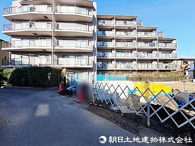 物件周辺には、スーパーやドラックストアがございますので生活便利な住環境です