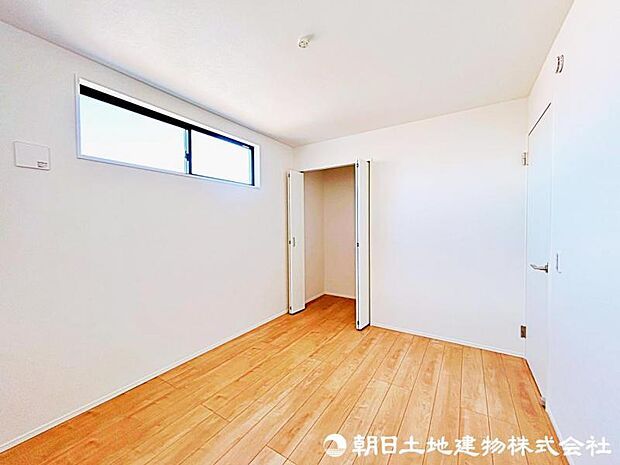 【洋室】クローゼット付きで、お部屋はいつでもスッキリきれいに。