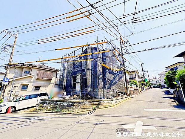 【外観】角地ならではの開放感が暮らしを豊かに。