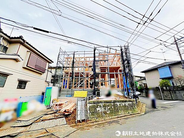 【外観】角地ならではの開放感が暮らしを豊かに。