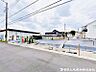 外観：【前面道路】開放感あるこの道が暮らしに余白をくれる。