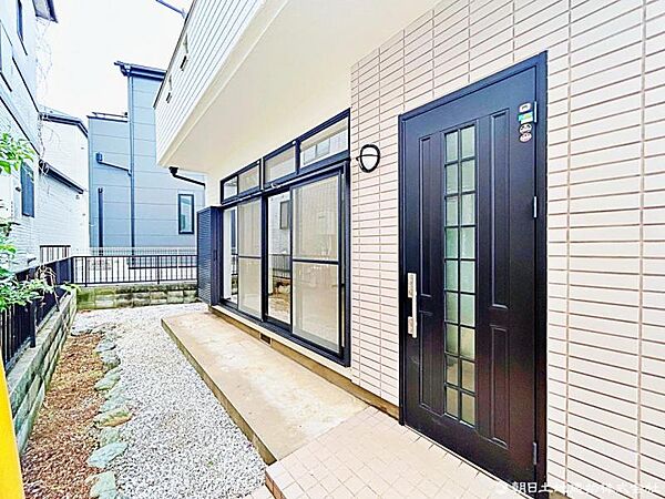 【庭】たっぷりと広さにあるお庭が暮らしに癒しを与えてくれます。