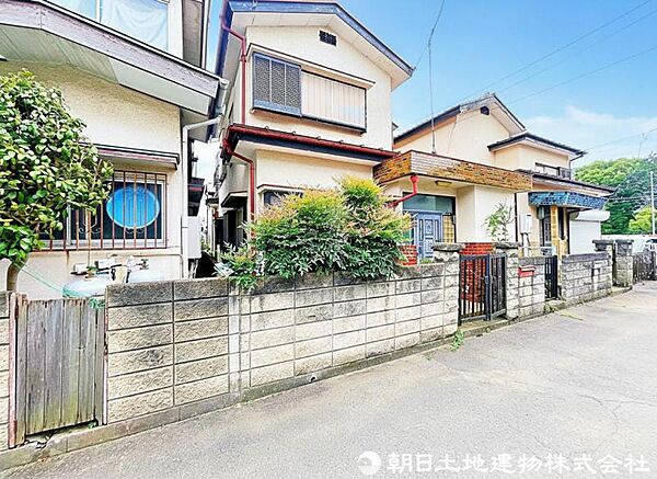 【前面道路】お子様と手を繋いで並んで歩けるくらい広い前面道路です