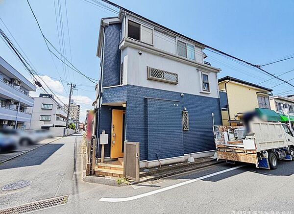 【外観】家族の新しい暮らしがここから始まる、新規リフォーム住宅。