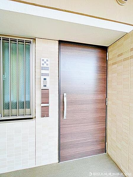 【玄関】住まいの顔となる玄関。