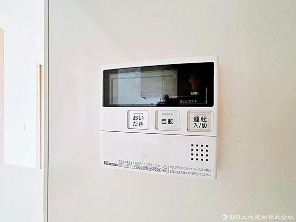 【設備】キッチンからもラクラク操作、給湯器リモコン。