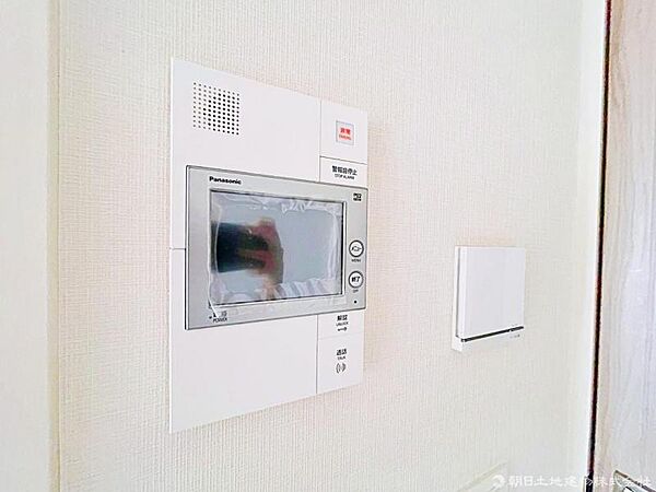 【設備】来客時にも安心モニター付きインターホン。