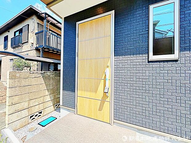 【玄関】明るく清潔感あふれる玄関が毎日気持ちよくお見送りしてくれます。