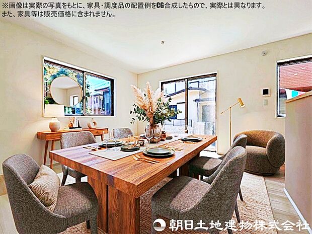 【リビング】大きな窓から光が降り注ぐ、開放感あふれるリビングです。
