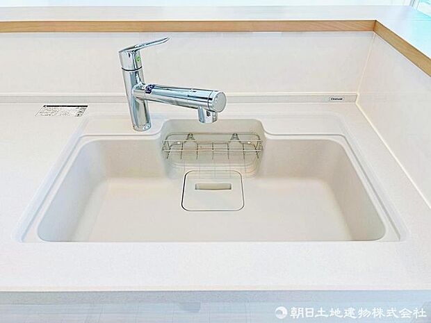 【キッチン】清潔感あふれるキッチンシンク、お手入れも簡単です。