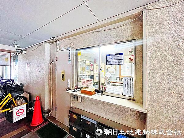 【エントランス】管理が行き届いたエントランスはマンションを上品に魅せます。