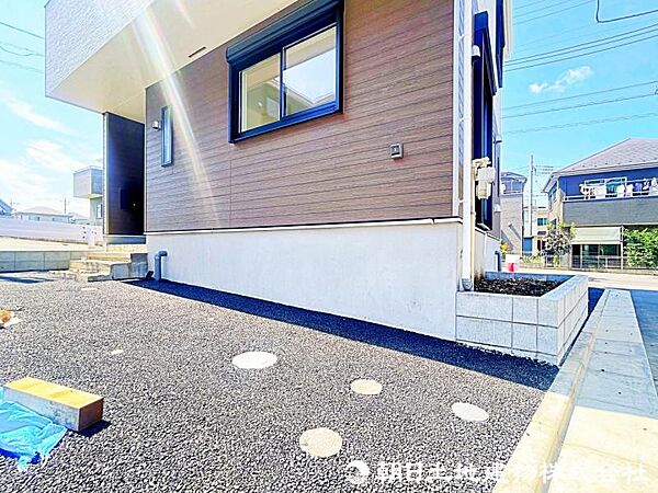 【駐車場】敷地内にゆとりのあるカースペース。