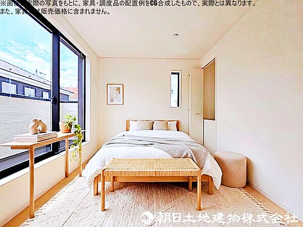 【洋室】自然光が部屋いっぱいに広がる、明るく開放的な洋室です。