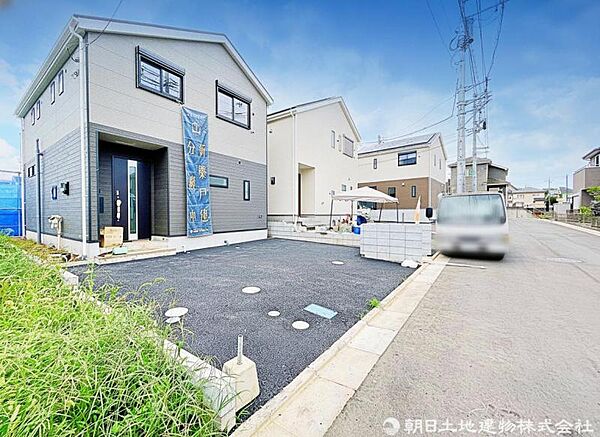 【外観】暮らす人をやさしく包み込むくつろぎの家。