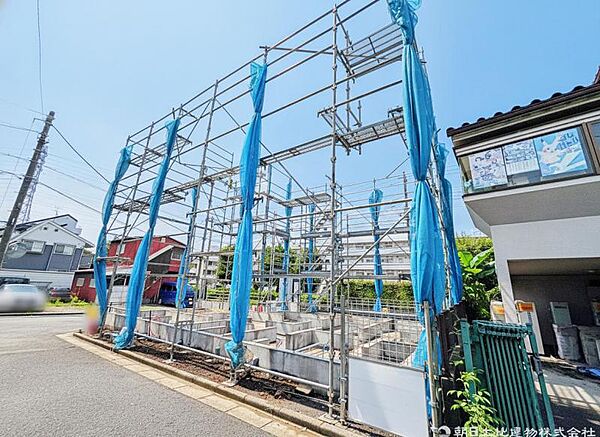 【外観】未来の暮らしを見据えた、着実な住まいづくりの現場。