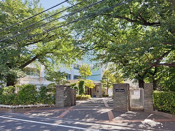 練馬区立大泉西中学校　915ｍ