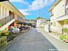 外観：【前面道路】閑静な住宅地の前面道路です。車の通りも少ないのでお子様がいても安心ですね。