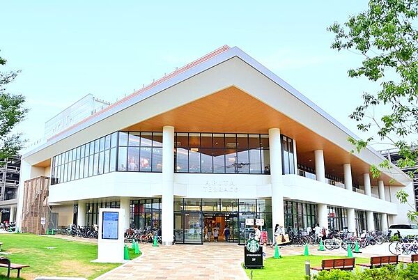 APITA TERRACE（アピタ テラス）横浜綱島（586m）